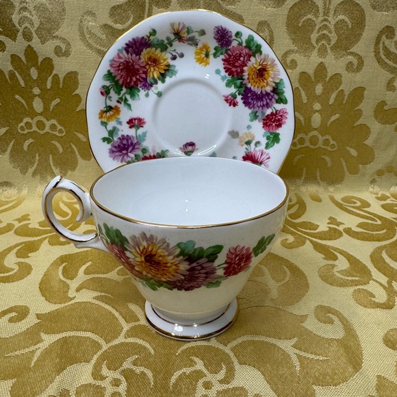 Autumn Glory Fine Bone China England Teacup and Saucer Set - Picture 3 of 5